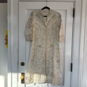 White and Gold Indian Chikankari Kurta by the Brand BIBA Size 36/M